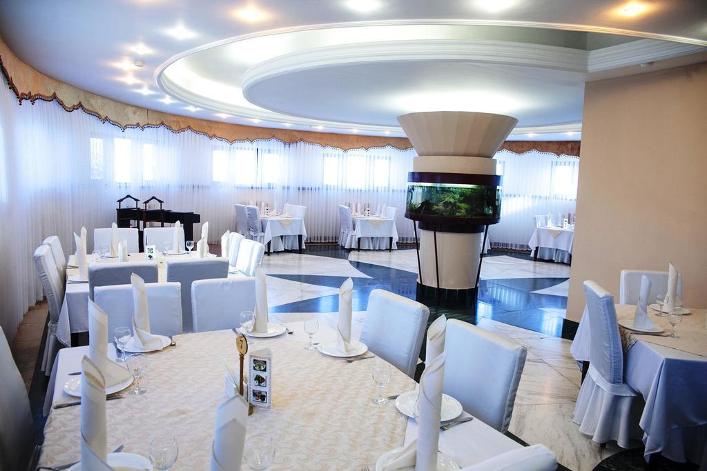 Kazakhstan Hotel Atyrau Bagian luar foto