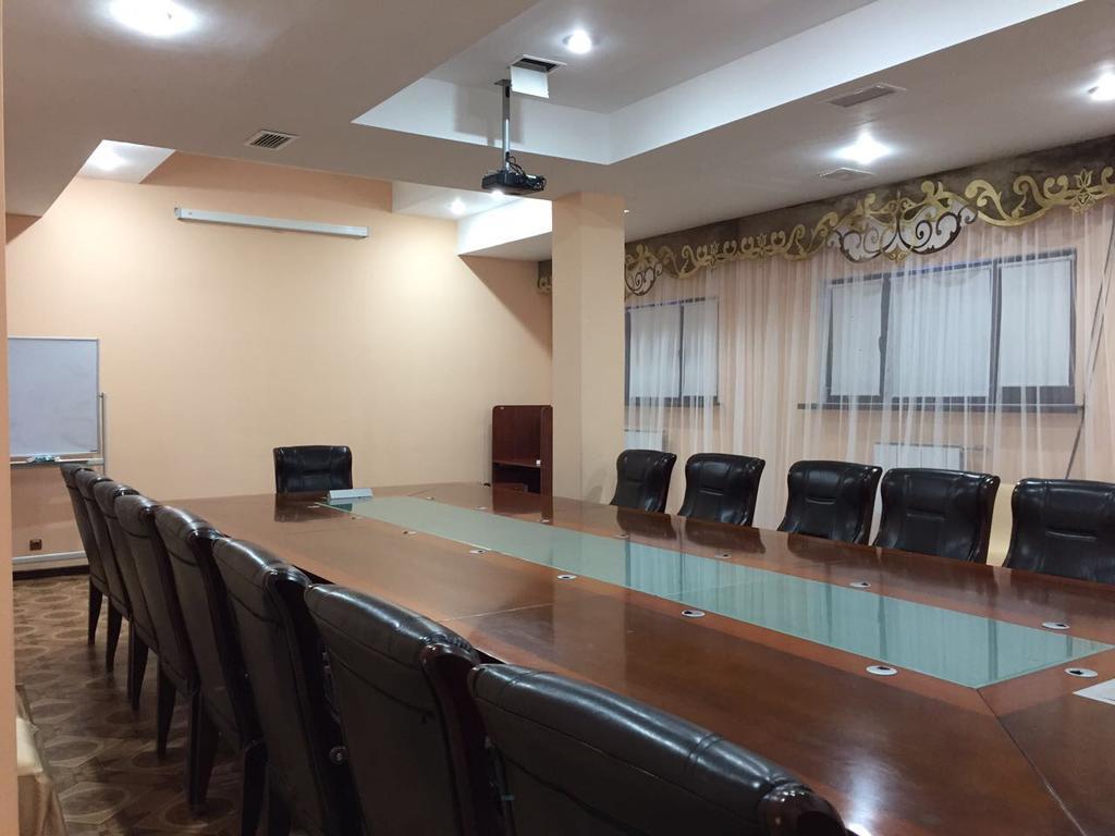 Kazakhstan Hotel Atyrau Bagian luar foto