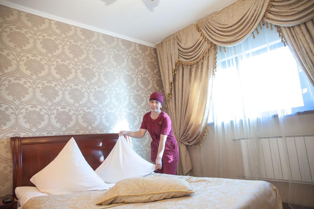 Kazakhstan Hotel Atyrau Bagian luar foto