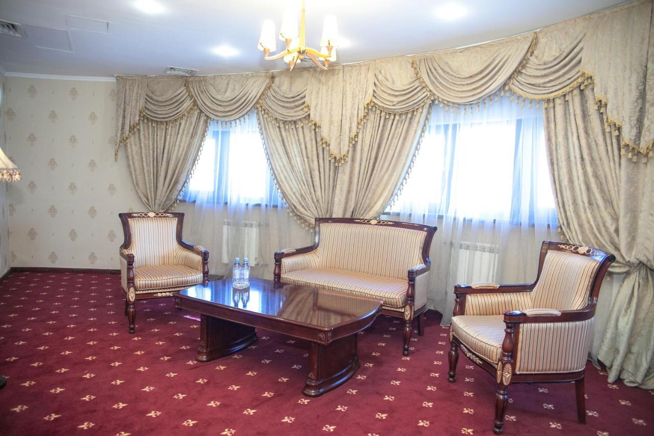 Kazakhstan Hotel Atyrau Bagian luar foto