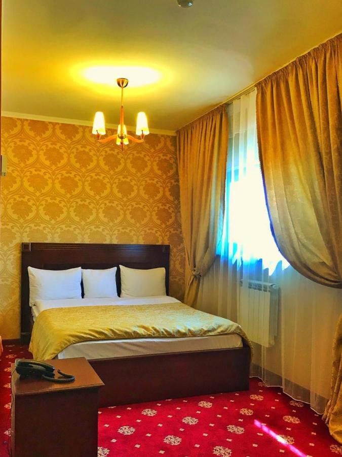 Kazakhstan Hotel Atyrau Bagian luar foto